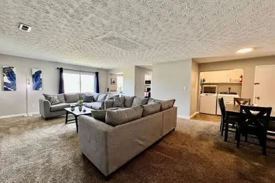 Lovely remodeled Apt Middletown with free Laundry