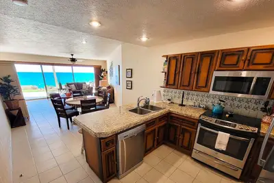 Image de Sonoran Spa E101 - 3 Br Next to the Pool, High Speed Wi-Fi - Beachfront Ground Floor Luxury Condo