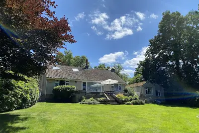 Image de Birchcroft Hideaway, pet friendly, with hot tub in Ferndown