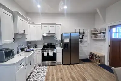 Image de Country style living in this cozy bandominium with pool and bbq access.