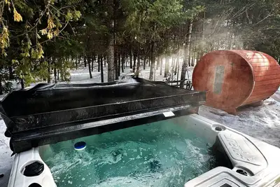 Image de Le Château de la Plage\nSpa, sauna, panier cadeaux avec produits locaux et plus!