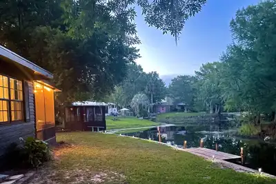 Image de Riverside Chic 180° water views - fish/boat/kayak - pet friendly