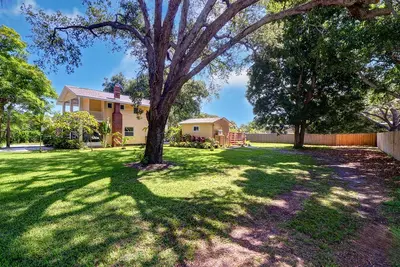 Image de Private Surf Shack Less Than 5 Minutes to Indian Rocks Beach\nBikes Included!