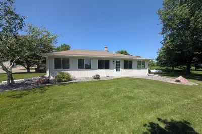 Image de Cozy Country Cottage nestled 17 miles from iconic Lambeau Field, come unwind.