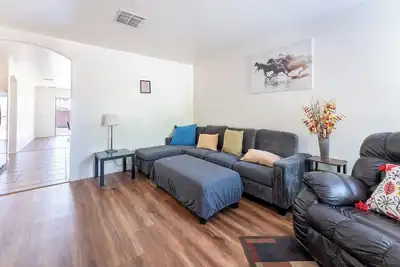 Image de Cozy East side home in a quiet neighborhood