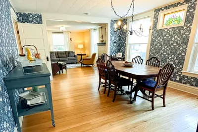 Image de Beautiful historical home-to bring you peace and tranquility during your stay.