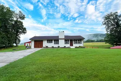 Image de Hanging Rock in the Backyard! Renovated Cottage 1 minute to park entrance