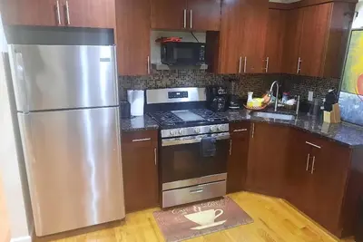 Image de 5 minutes from Jfk, near local hospitals, and schools fully furnished Corporate