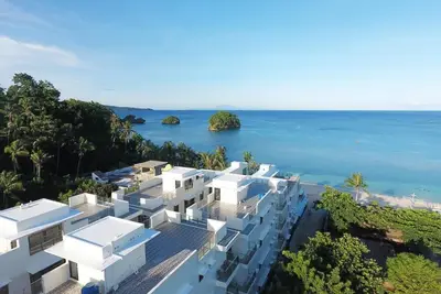 Image de Enjoy the tranquility of a beachfront resort in Boracay Island.