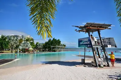Image de On the Esplanade with View 7