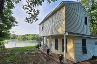 Image de Private Riverfront Home with dock