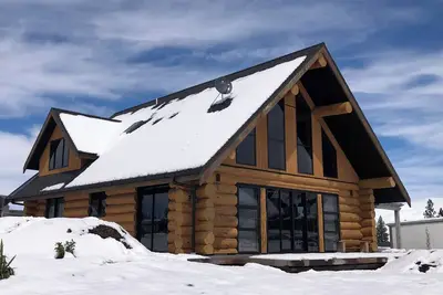 Log cabin - beautiful, relaxing getaway with breathtaking views!