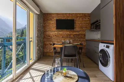 Image de T2 rénové avec parking proche centre et télécabine