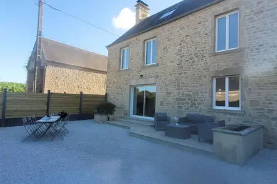 Image de Belle maison en pierre avec cour privée, à la campagne, totalement rénovée