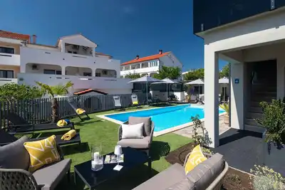 Image de Appartement de vacances moderne avec piscine