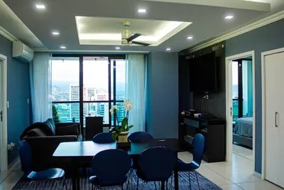 Image de Jf Luxury 3 bedroom 3 1/2 bath Apartment.