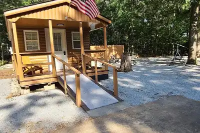 Image de Lil Cabin w/ Hot Tub in Private Fenced in Area. Near Ky Lake