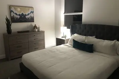 Image de Modern 3 Level Ski/Lake area Townhome with Hot Tub