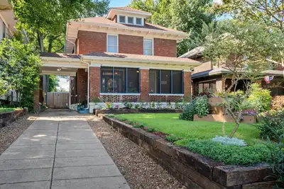 Image de Chantilly Century House I 1920s Gatsby's Glamour Manor