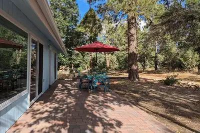 Image de Bordering the National Forest - Air Conditioning - Pets 🐾 - Hiking & Biking!