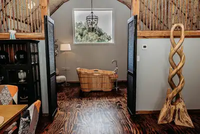 Image de Barn Vibes: Hot Tub, Tube Slide, Fishing Pond & Petting Zoo?