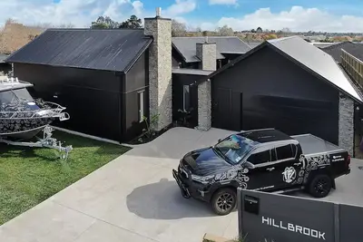 Image de Hillbrook - a luxurious designer house