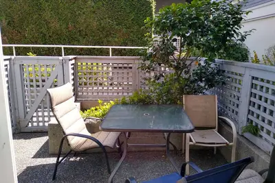 Image de Two bedroom, two bathroom multi story townhouse near Vgh, centrally located.