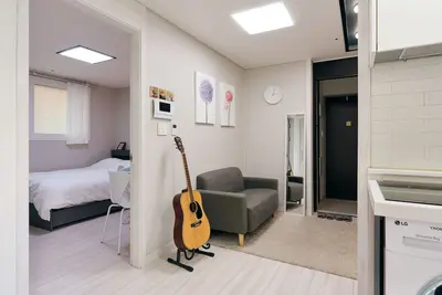 Image de [Subway 3min] Spacious Villa w/ Living Room & Bed Room Close to Hongdae
