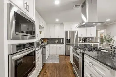 Image de Live in luxury at Lauren's Place by hvnlyhomes!