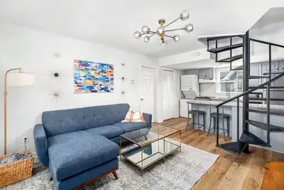 Image de Remodeled and New - Walk to downtown Auburn