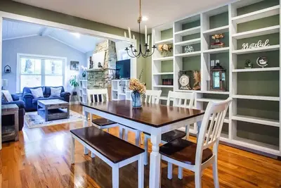 Image de Cozy Home near Avl, Dog Friendly with fenced yard!