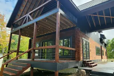 Image de Bear Paw Cabin on the lake, with private water access, quiet getaway sleeps 10