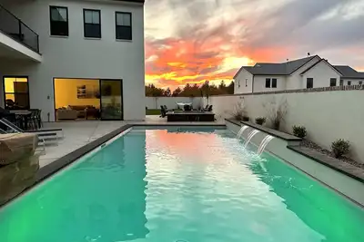 Image de Black Ridge Villa near Sand Hollow & Zions. Sleeps 32. Private pool & hot tub.