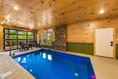 Image de Copper Pines - 5 Bd|5 Ba Cabin with Pool & Theater
