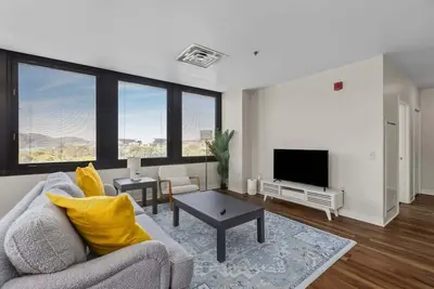 Image de 2br Downtown Apartment with Gym & Deck