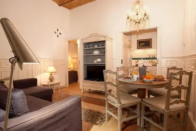 Image de Welcome to our luxury lovely apartment located in the best area of gracia! It is a cozy, modern and comfortable apartment, ideal for couples or groups of 3.
