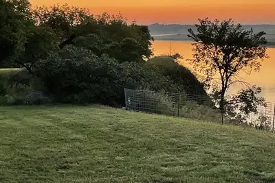 Image de On the Bluff, Overlooking the River. Outdoorsman’s Paradise!