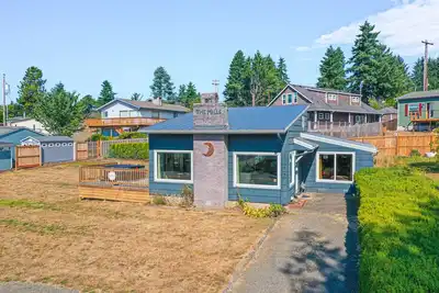 Image de Cozy Beach Cottage-Hot Tub-Bbq-Dogs Ok