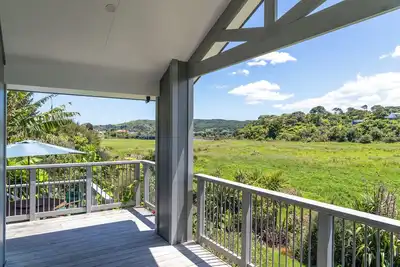 Image de Banana Bungalow: serenity, balcony views, central & tropical setting