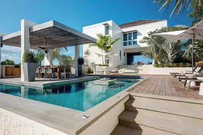 Image de Grace Bay Resorts - Turtle Inlet beachfront villa