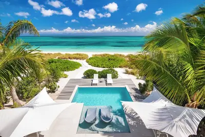 Image de Seascape villa - Beautiful, beachfront villa with private pool