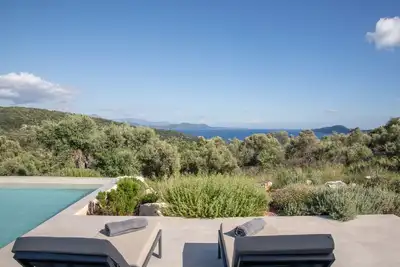 Image de New, luxurious villa with pool - Mesogi villa L
