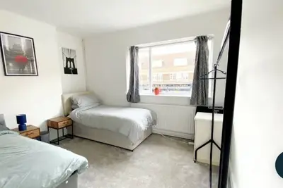 Image de Lovely refurbished 4 bed property, with outside terrace