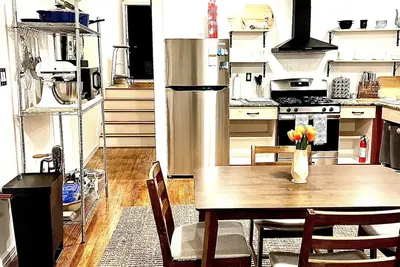 Image de Modern and newly renovated space close to Manhattan and Long Island.