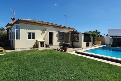 Image de Wohlfühl- Ferienhaus mit Großem Garten und Pool