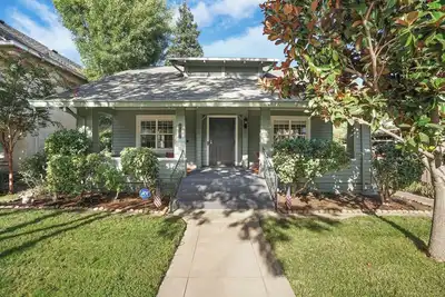 Image de This house is a 2 bedroom(s), 2 bathrooms, located in Lodi, Ca.