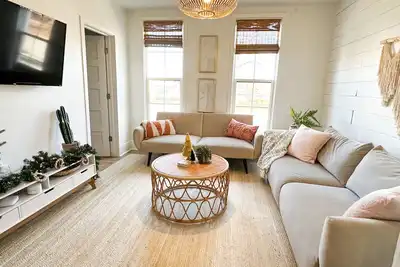 Image de Cute 2 bed/1 bath Home a few Blocks Away from Haymarket.