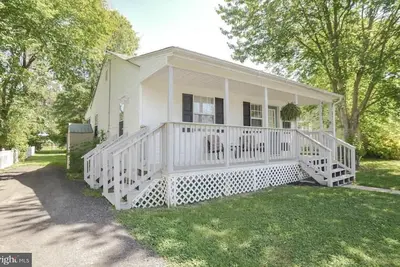 Image de 2 Bedroom Cozy Beach Cottage with Water Access