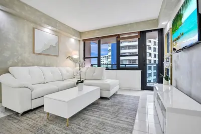 Image de Amazing Ocean View Condo / Beach Service / 607