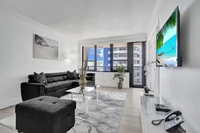 Image de Ocean View Spacious Condo / Beach Service / 907